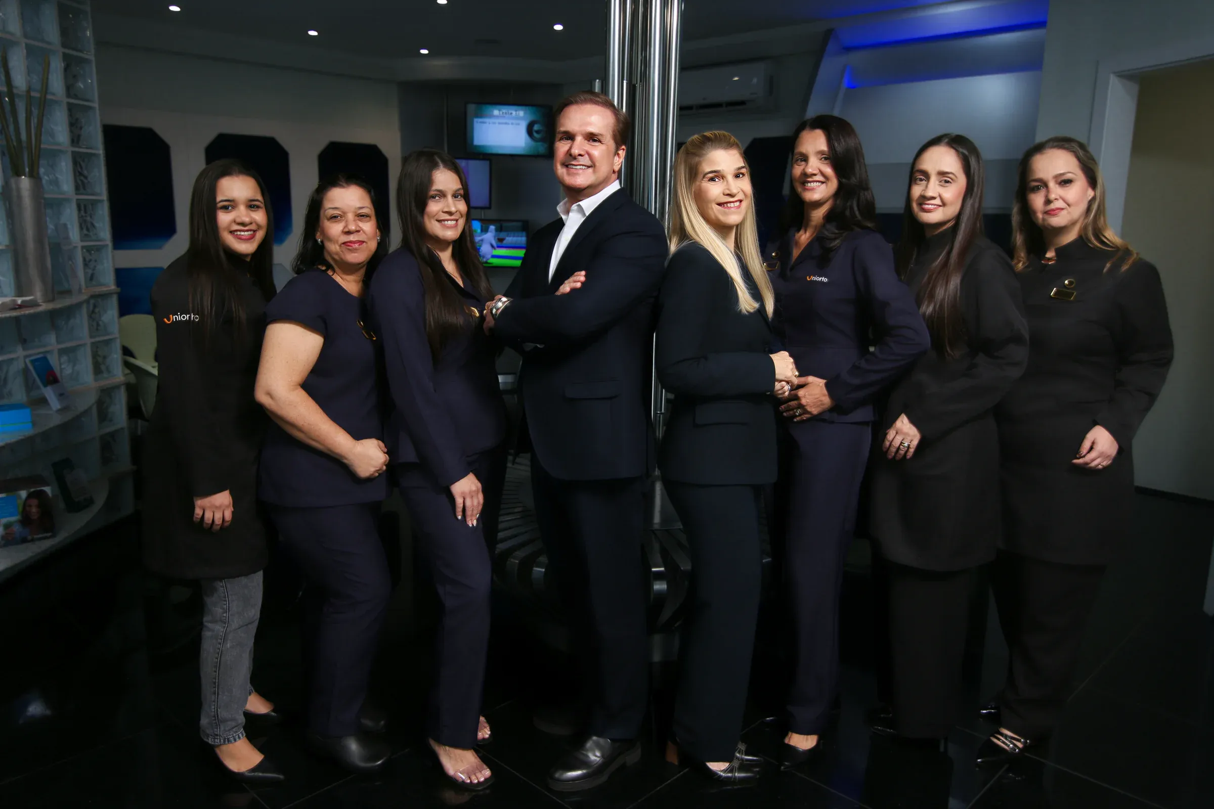 Equipe Uniorto reunida na clínica