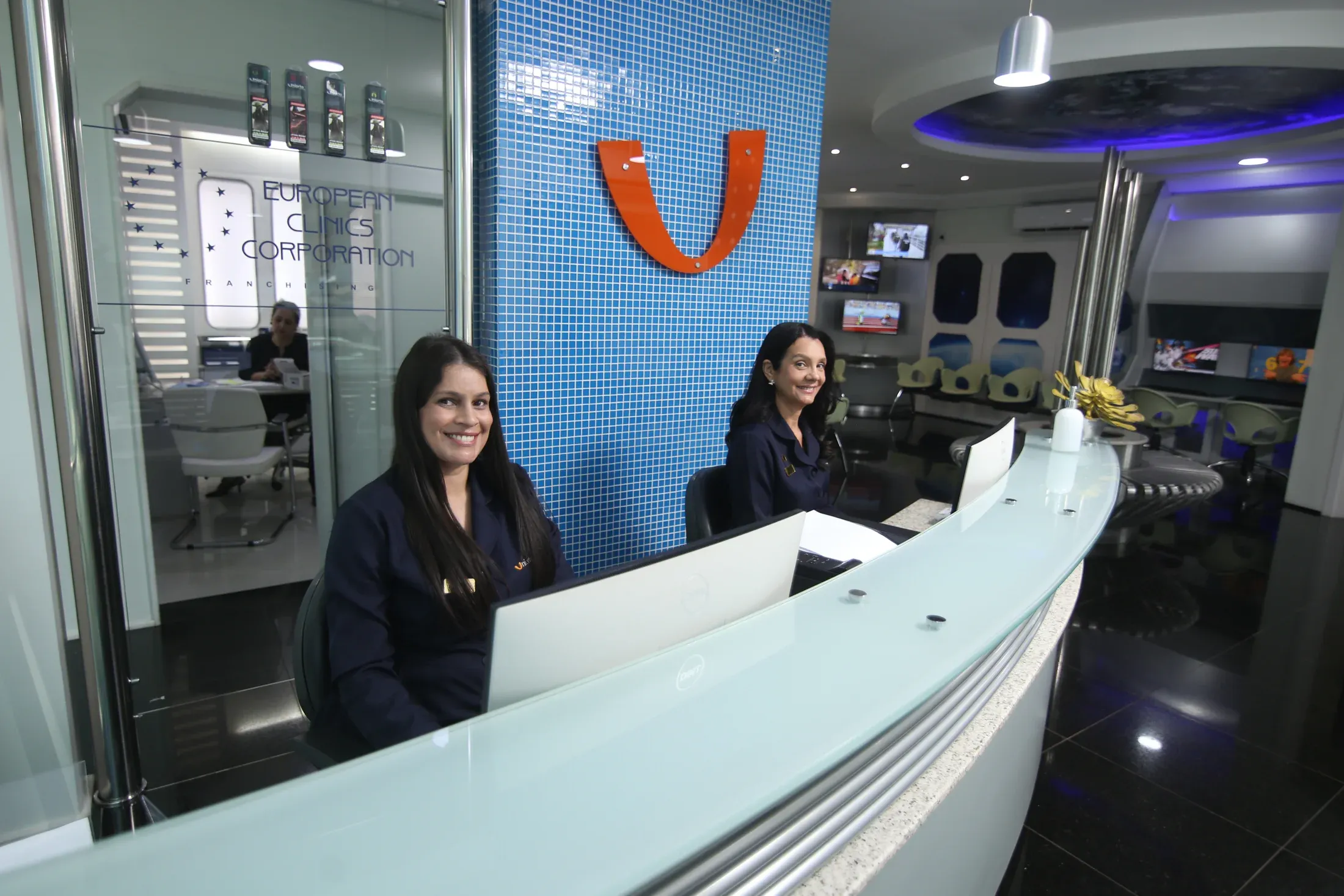 Patient services team at the Uniorto reception desk